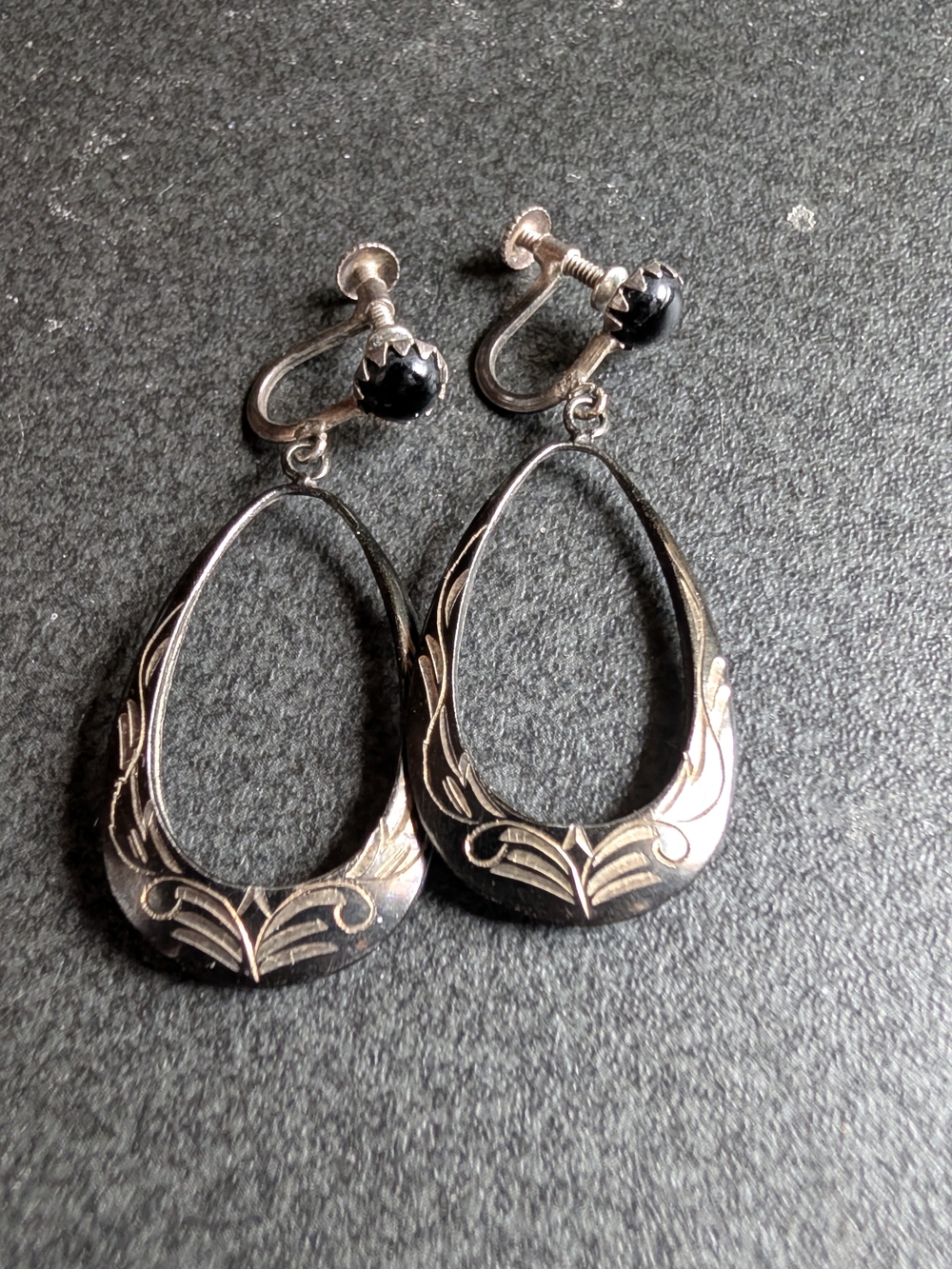 Vintage Sterling Screw Back Earrings With Onyx And Hand Engraved Blacking Enamel